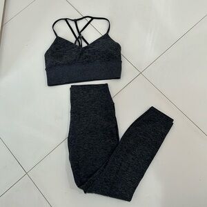 Alosoft Set (high wait 7/8 leggings + lavish Bra)